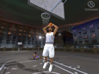 Cкриншот NBA Live 2004, изображение № 372612 - RAWG
