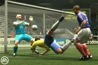 Cкриншот FIFA 06, изображение № 431199 - RAWG