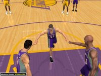 Cкриншот NBA Live 2001, изображение № 314855 - RAWG